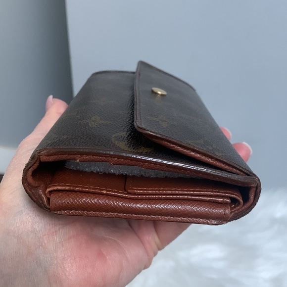 2001 authentic Louis Vuitton International Wallet - Picture 3 of 16